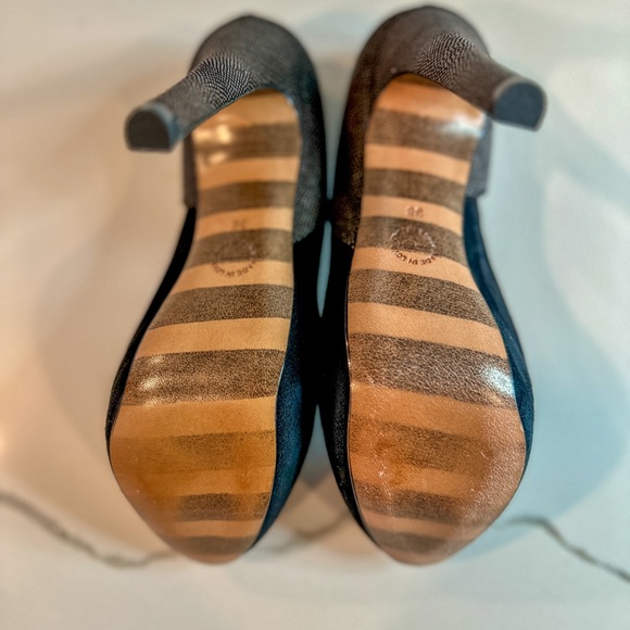 Black Platform High Heels 100% suede and textured pumps.Made in Italy. - Picture 6 of 8